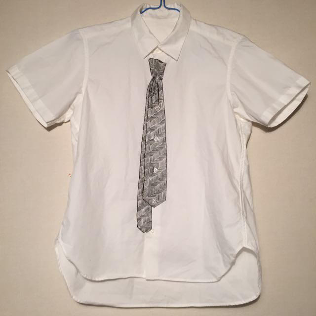 I am I(アイアムアイ)のIamI ネクタイプリント半袖シャツ レディースのトップス(シャツ/ブラウス(半袖/袖なし))の商品写真