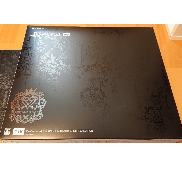 PlayStation 4 Pro KINGDOM HEARTS IIIモデルゲームソフト/ゲーム機本体