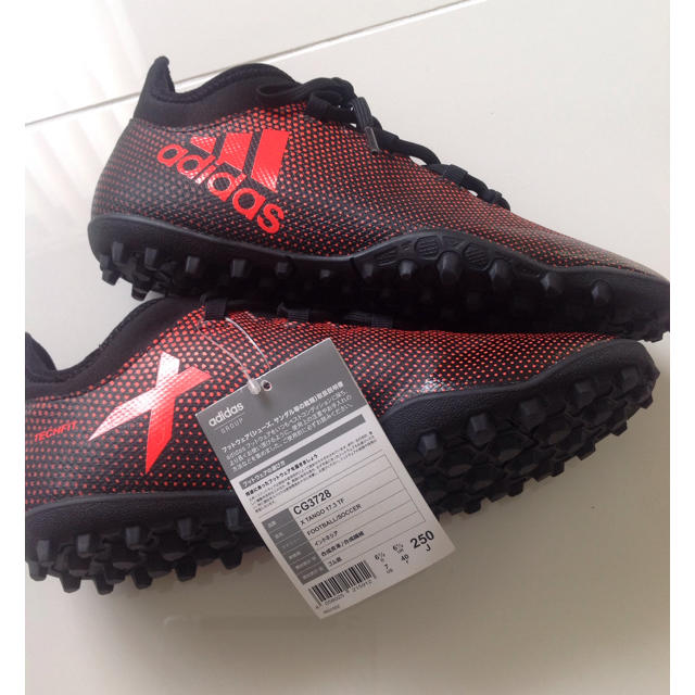 adidas(アディダス)のトレーニングシューズ スポーツ/アウトドアのサッカー/フットサル(シューズ)の商品写真
