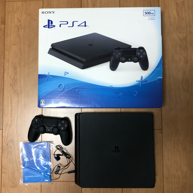 PlayStation(プレイステーション)の【美品】Play Station4 500GB &人喰いの大鷲トリコ付き エンタメ/ホビーのゲームソフト/ゲーム機本体(家庭用ゲーム機本体)の商品写真