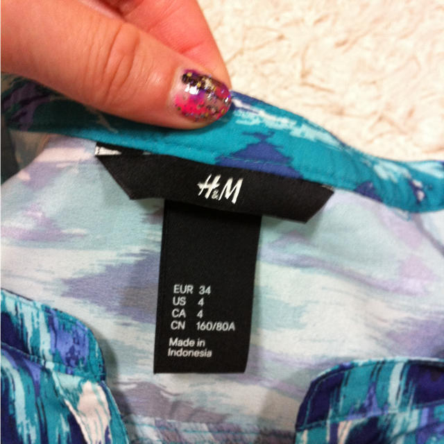 H&M(エイチアンドエム)のH&Mトップス レディースのトップス(シャツ/ブラウス(半袖/袖なし))の商品写真