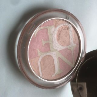 クリスチャンディオール(Christian Dior)の ディオールスキン ミネラルヌードグロウ (フェイスカラー)