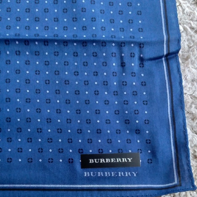 BURBERRY(バーバリー)のBURBERRY　紳士ハンカチ メンズのファッション小物(ハンカチ/ポケットチーフ)の商品写真