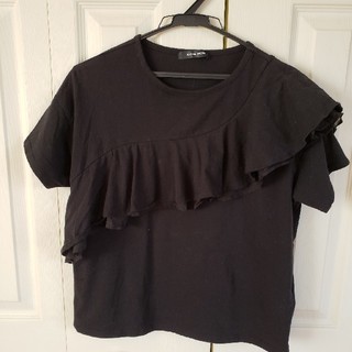 ローズバッド(ROSE BUD)のROSE BUD   フリルTシャツ　ブラック(Tシャツ(半袖/袖なし))