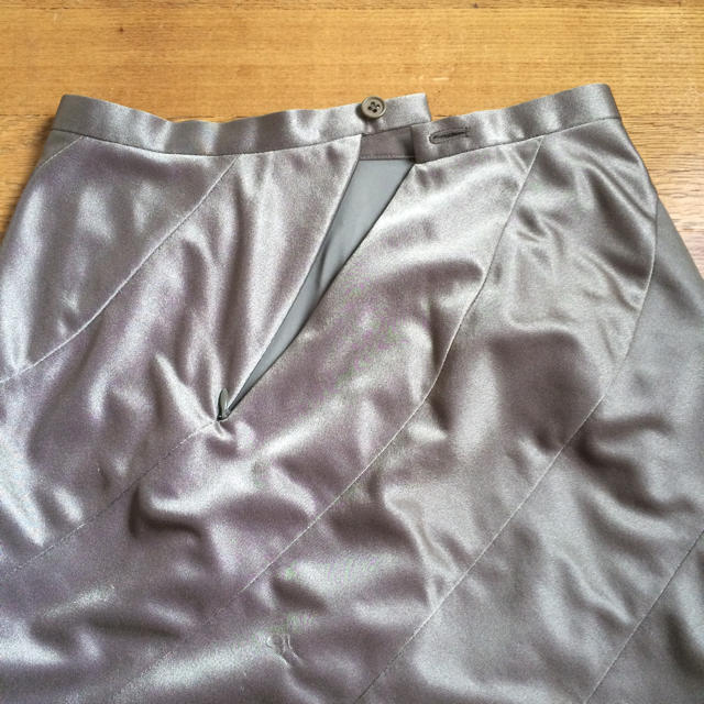 INDIVI(インディヴィ)のINDIVI スカート ゴールド レディースのスカート(ひざ丈スカート)の商品写真