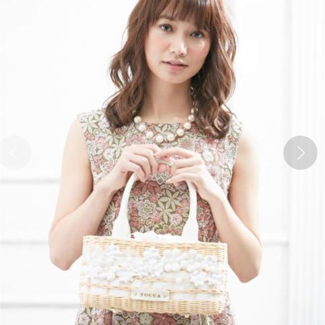 TOCCA(トッカ)のTOCCA FLOWER_RATTAN かごバッグ 花びらモチーフ レディースのバッグ(かごバッグ/ストローバッグ)の商品写真