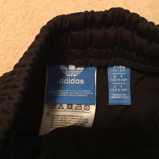 adidas(アディダス)のadidas originals トラックパンツ kids size キッズ/ベビー/マタニティのキッズ服男の子用(90cm~)(パンツ/スパッツ)の商品写真