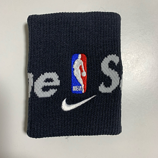 Supreme(シュプリーム)の一個売り Supreme Nike NBA Wristbands ナイキ シュプ メンズのアクセサリー(バングル/リストバンド)の商品写真