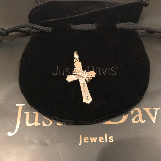 Justin Davis(ジャスティンデイビス)のJustin Davis  cross with crown ペンダント メンズのアクセサリー(ネックレス)の商品写真