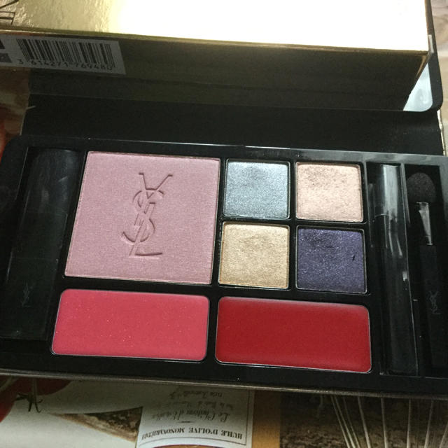 Yves Saint Laurent Beaute(イヴサンローランボーテ)のYSL パレット ダズルライト 美品 コスメ/美容のキット/セット(コフレ/メイクアップセット)の商品写真