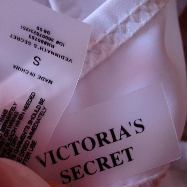 Victoria's Secret(ヴィクトリアズシークレット)のヴィクシービジュー付きバンドゥ水着♡新品 レディースの水着/浴衣(水着)の商品写真