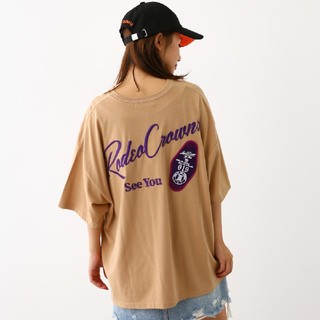ロデオクラウンズワイドボウル(RODEO CROWNS WIDE BOWL)のベージュ KEY HOLDER TAGビッグシャツ 安心の値札タグ付き正規品です(Tシャツ(半袖/袖なし))