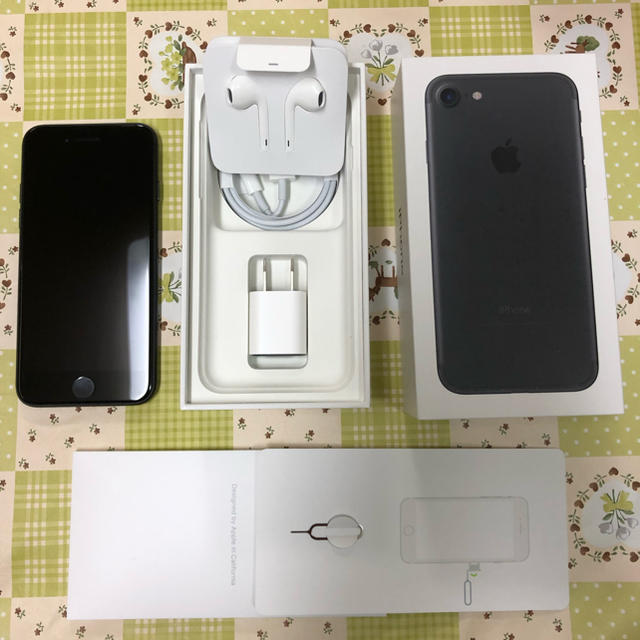 アイフォン【超美品】SIMフリー iPhone7 black 32GB (22)