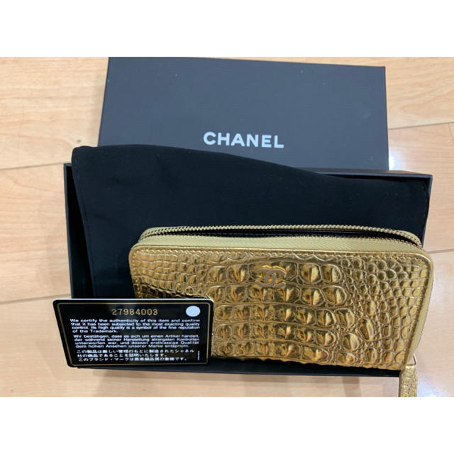 CHANEL(シャネル)のromiromi様専用。希少 CHANEL 2019新作 ゴールド  レディースのファッション小物(財布)の商品写真