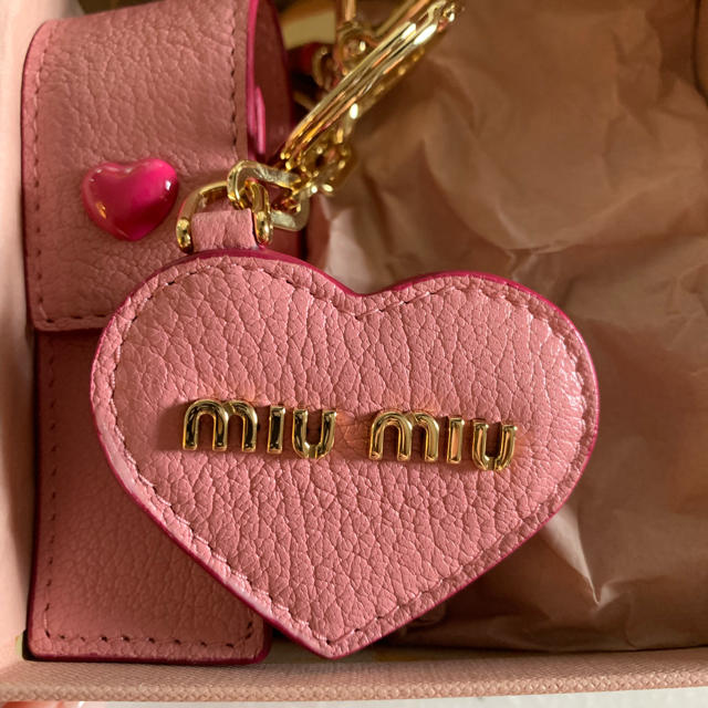 MIU MIU - 新品未使用☆miumiu リップケース キーホルダー♡の MIU MIU - 新品未使用☆miumiu リップケース キーホルダー♡の