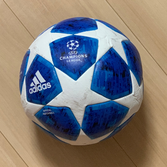 adidas(アディダス)の【ジャンク品】2018-19 UEFA CL 公式試合球 スポーツ/アウトドアのサッカー/フットサル(ボール)の商品写真