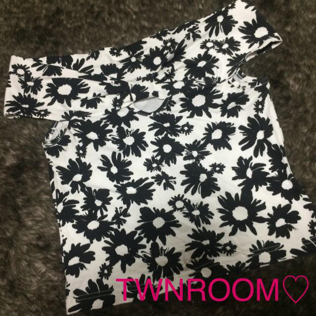 TWNROOM(ツインルーム)のTWNROOM オフショルトップス♡ レディースのトップス(カットソー(半袖/袖なし))の商品写真