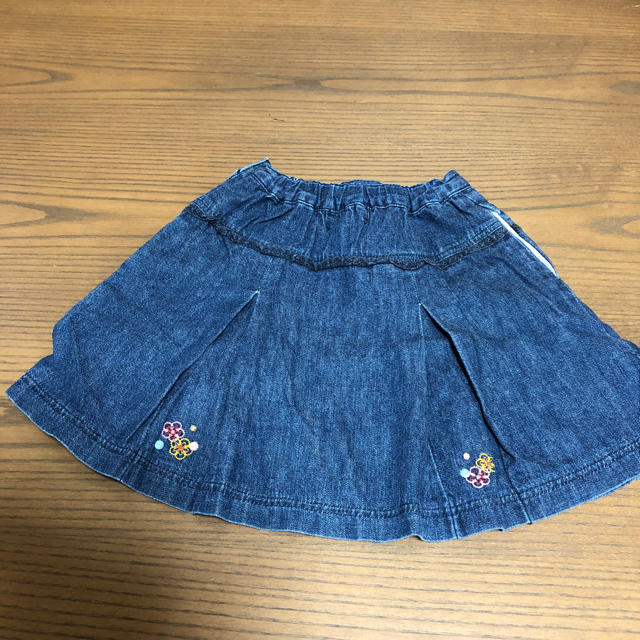 mikihouse(ミキハウス)の♪ミキハウス デニムスカート 110cm♪ キッズ/ベビー/マタニティのキッズ服女の子用(90cm~)(スカート)の商品写真