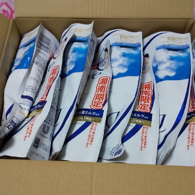 Unilever(ユニリーバ)のDoveボディーソープ8袋 コスメ/美容のボディケア(ボディソープ/石鹸)の商品写真