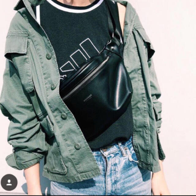 moussy(マウジー)の新品タグ付き moussy ボディバッグ レディースのバッグ(ボディバッグ/ウエストポーチ)の商品写真