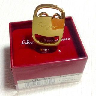 サルヴァトーレフェラガモ(Salvatore Ferragamo)の伊製 フェラガモ スカーフリング ヴァラ ゴールド Ferragamo(バンダナ/スカーフ)