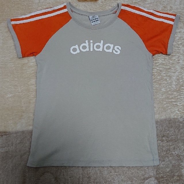 adidas(アディダス)のアディダス Tシャツ Ｌサイズ レディースのトップス(Tシャツ(半袖/袖なし))の商品写真