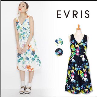 エヴリス(EVRIS)のEVRIS 花柄オールインワン(オールインワン)