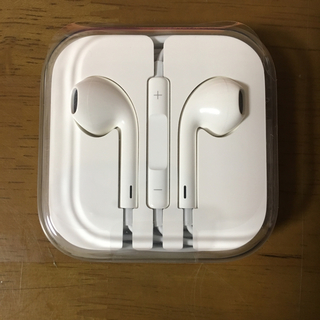 アップル(Apple)の【新品未使用】EarPods（iPhone6s付属純正イヤホン）(ヘッドフォン/イヤフォン)