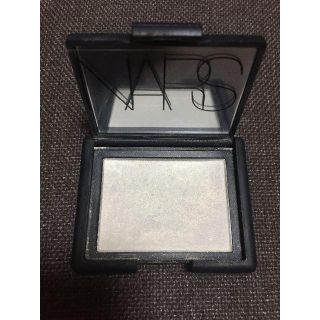 ナーズ(NARS)のNARS ハイライティングブラッシュパウダー　5131Ｎ(コントロールカラー)