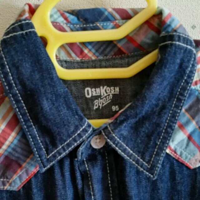 OshKosh(オシュコシュ)のオシュコシュ☆デニムシャツ95㎝ キッズ/ベビー/マタニティのキッズ服男の子用(90cm~)(ブラウス)の商品写真