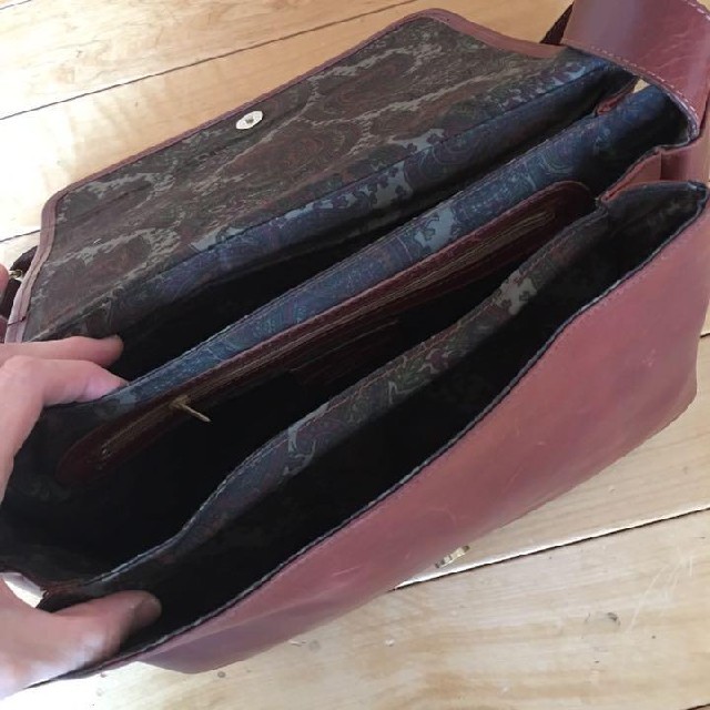 未使用　カービング　本革　イタリア製　ショルダーバッグ レディースのバッグ(ショルダーバッグ)の商品写真