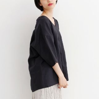 メルロー(merlot)の新品＊merlot＊リネン混ダブルVネック フロントタックブラウス＊黒(シャツ/ブラウス(半袖/袖なし))