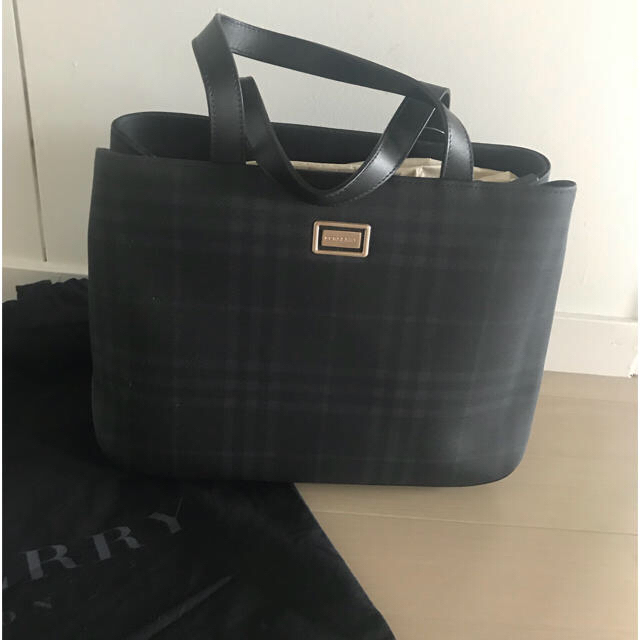 BURBERRY(バーバリー)の【新品 未使用】BURBERRY トートバック 黒チェック レディースのバッグ(トートバッグ)の商品写真