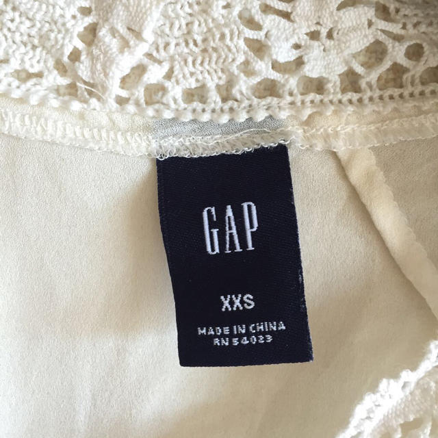 GAP(ギャップ)のGAP♡シルクの白いトップス レディースのトップス(シャツ/ブラウス(半袖/袖なし))の商品写真