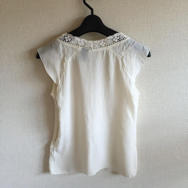 GAP(ギャップ)のGAP♡シルクの白いトップス レディースのトップス(シャツ/ブラウス(半袖/袖なし))の商品写真