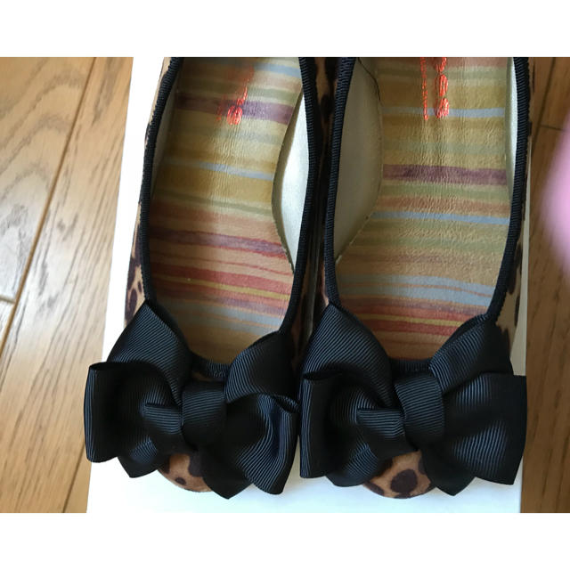 TOMORROWLAND(トゥモローランド)の新作 新品未使用 サテンビックリボンフラットパンプス  レディースの靴/シューズ(バレエシューズ)の商品写真
