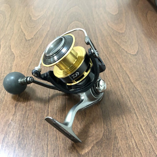 DAIWA(ダイワ)のダイワ ヴァデル 4000H ジャンク！ スポーツ/アウトドアのフィッシング(リール)の商品写真