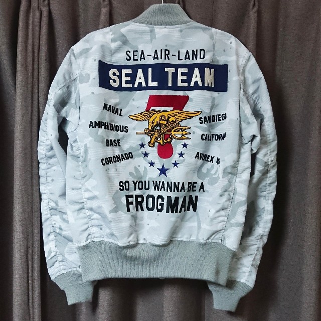 AVIREX(アヴィレックス)のLIGHT MA-1 SEAL TEAM7 WHITE CAMO メンズのジャケット/アウター(フライトジャケット)の商品写真