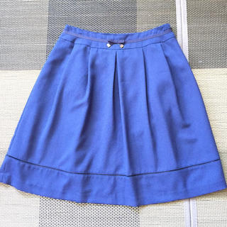 エニィスィス(anySiS)の鮮やかな青のひざ丈スカート(ひざ丈スカート)