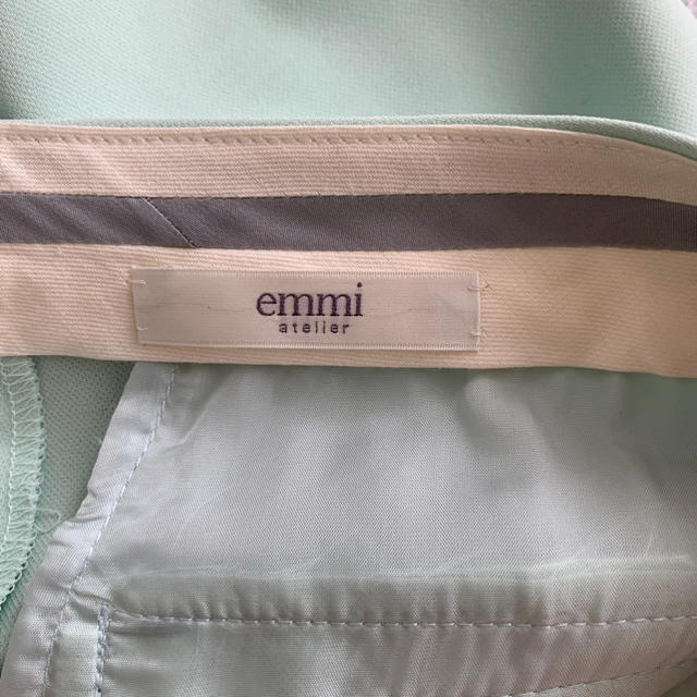 emmi atelier(エミアトリエ)のakito0322様専用 emmi カラーパンツ グリーン 新品タグ付 レディースのパンツ(クロップドパンツ)の商品写真