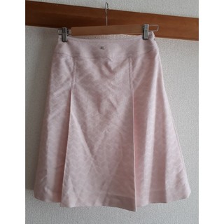 クレージュ(Courreges)のクレージュ　ロゴ付きピンクのひざ丈プリーツスカート(ひざ丈スカート)