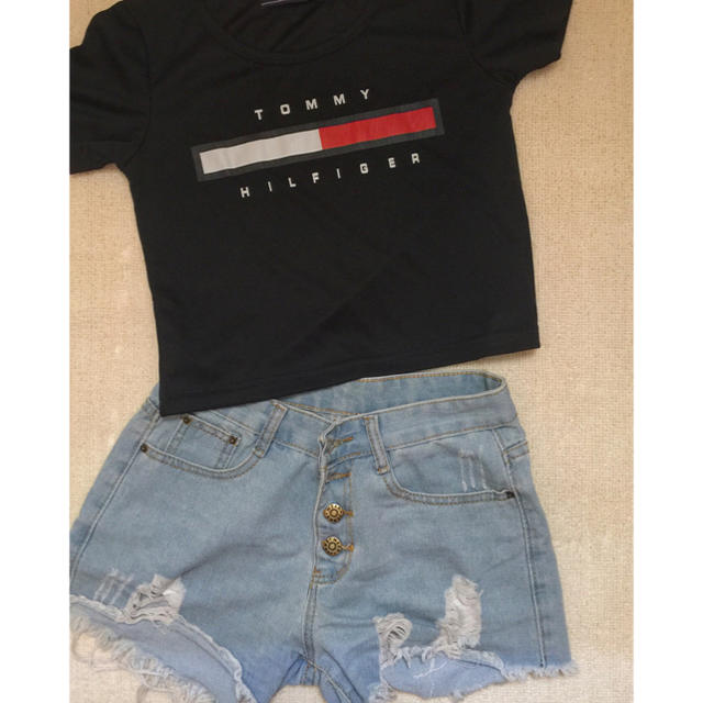 TOMMY HILFIGER(トミーヒルフィガー)のTOMMY トップス （ショート丈 レディースのトップス(Tシャツ(半袖/袖なし))の商品写真