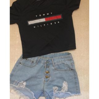 トミーヒルフィガー(TOMMY HILFIGER)のTOMMY トップス （ショート丈(Tシャツ(半袖/袖なし))