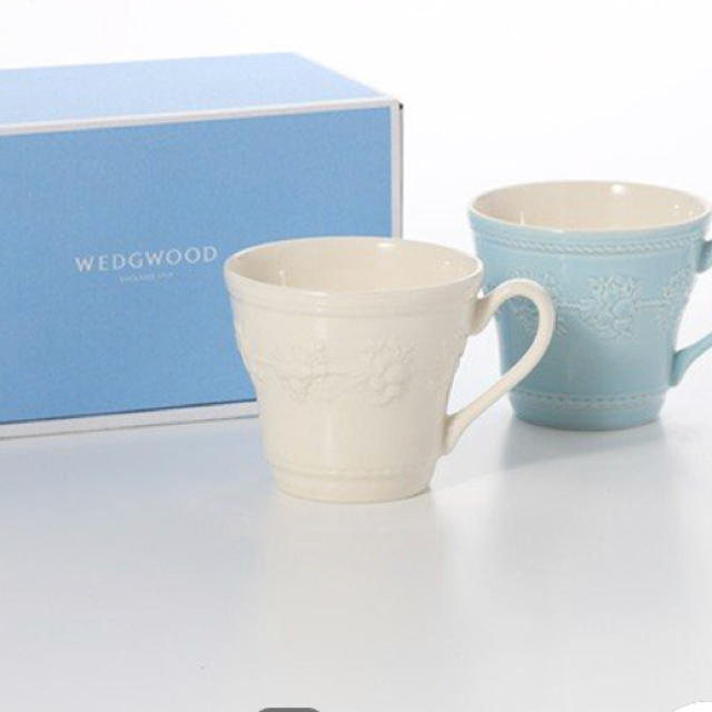 WEDGWOOD(ウェッジウッド)のウェッジウッド WEDGWOOD ペア マグカップ 箱入り 新品 インテリア/住まい/日用品のキッチン/食器(グラス/カップ)の商品写真