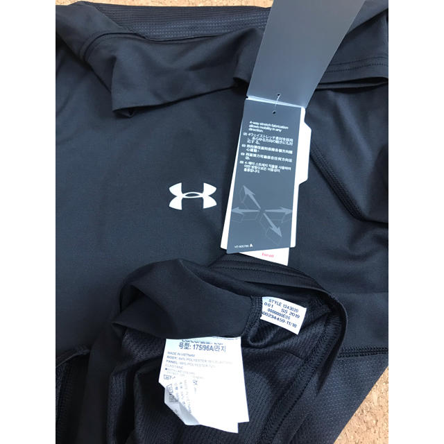 UNDER ARMOUR(アンダーアーマー)のUNDER ARMOUR  メンズランニング 新品 サイズL スポーツ/アウトドアのトレーニング/エクササイズ(トレーニング用品)の商品写真