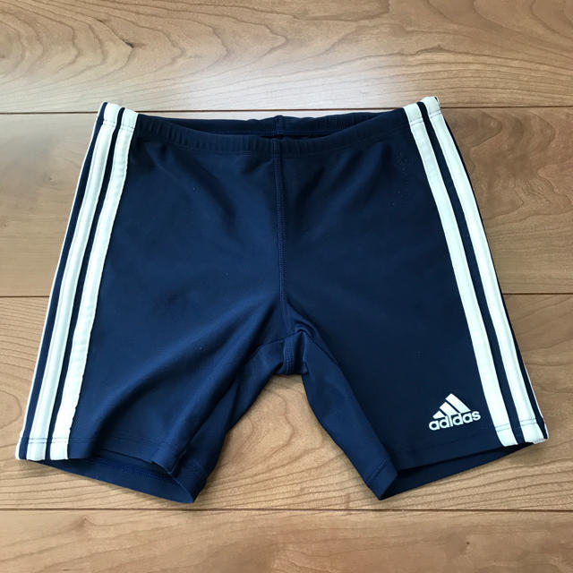 adidas(アディダス)のadidasアディダス★定番スクール水着（日本製）★紺ネイビー140 キッズ/ベビー/マタニティのキッズ服男の子用(90cm~)(水着)の商品写真