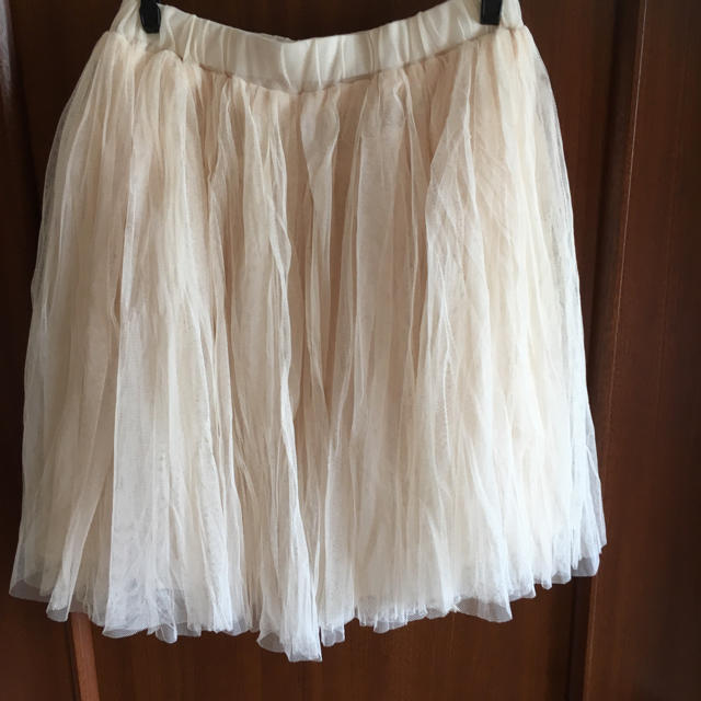アイボリーのチュールスカート レディースのスカート(ミニスカート)の商品写真