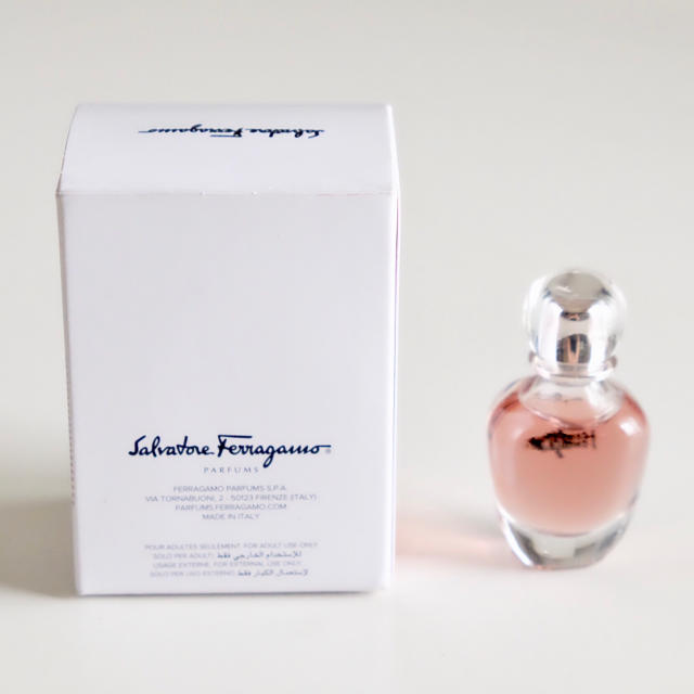 Ferragamo(フェラガモ)の新品✨ミニサイズフェラガモ FERRAGAMOアモフェラガモ EDP5ml 香水 コスメ/美容の香水(香水(女性用))の商品写真