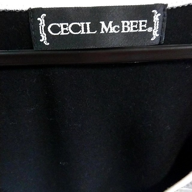 CECIL McBEE(セシルマクビー)のセシルマクビー ドットフリルTシャツ レディースのトップス(Tシャツ(半袖/袖なし))の商品写真