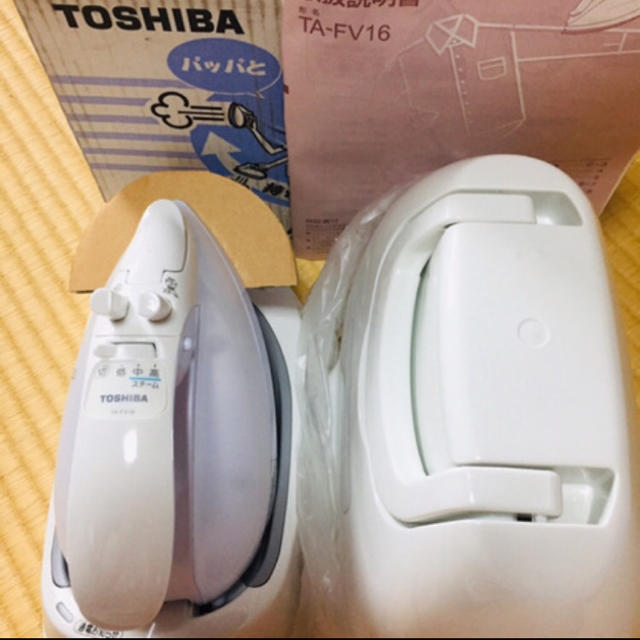 東芝(トウシバ)の新品 TOSHIBA コードレス スチーム付アイロン スマホ/家電/カメラの生活家電(アイロン)の商品写真